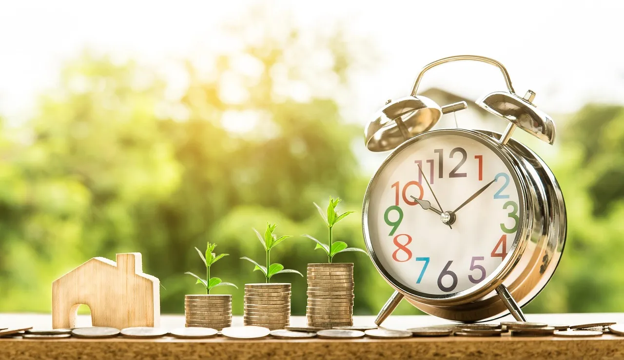 The cross-border money stack: how a solo receives, holds, invoices and converts without losing margin (2026)